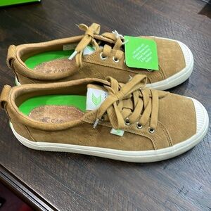 Women’s Cariuma Camel Suede Sneaker new with tag